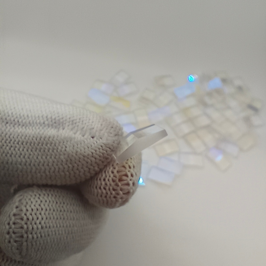 Art Craft Optical - Onregelmatig beschadigd iriserend optisch glas voor